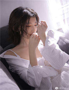 美女诱惑性感揉胸